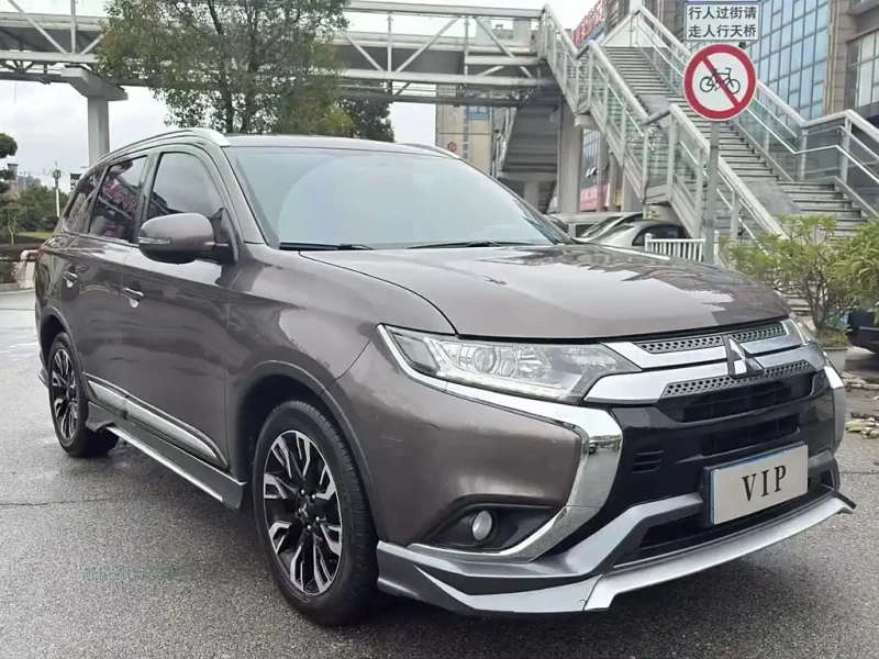 MITSUBISHI OUTLANDER