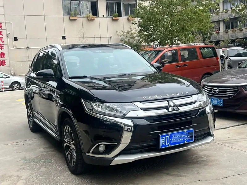 MITSUBISHI OUTLANDER