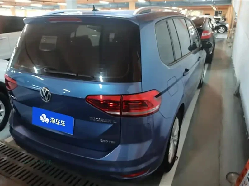 VOLKSWAGEN TOURAN