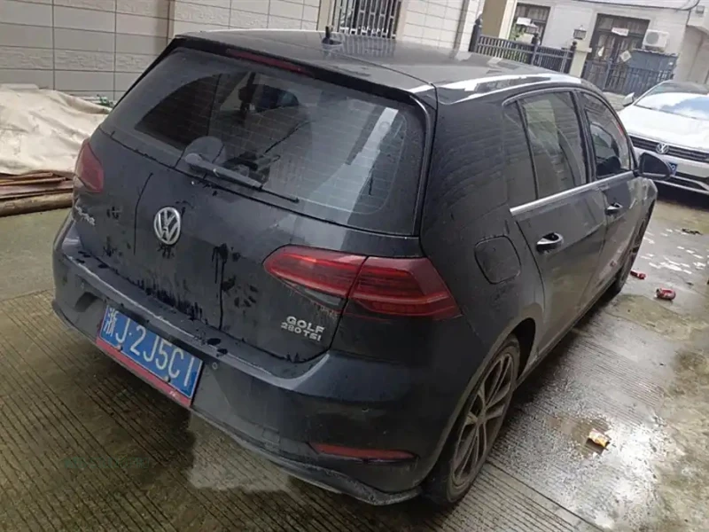 VOLKSWAGEN GOLF
