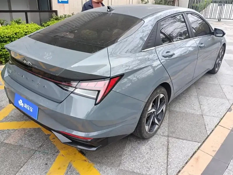 HYUNDAI ELANTRA