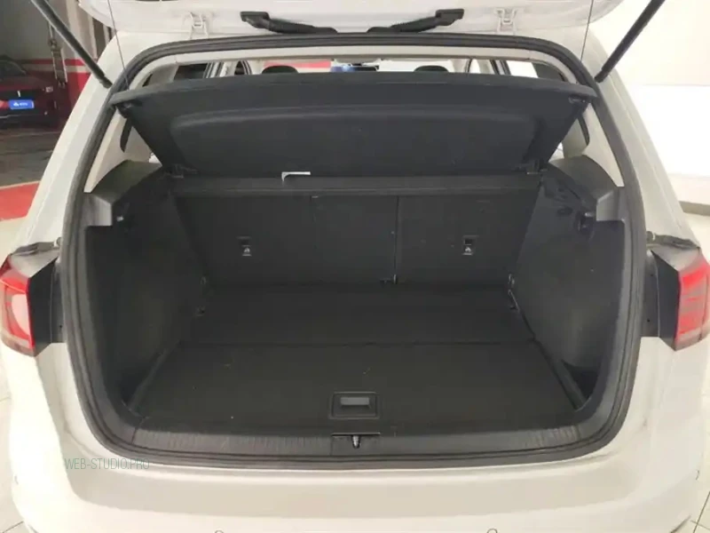 VOLKSWAGEN GOLF . SPORTSVAN
