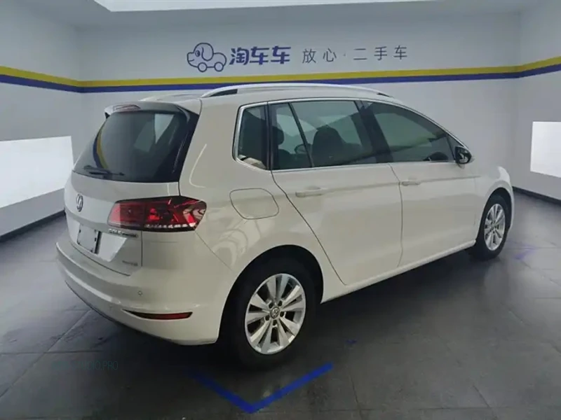 VOLKSWAGEN GOLF . SPORTSVAN