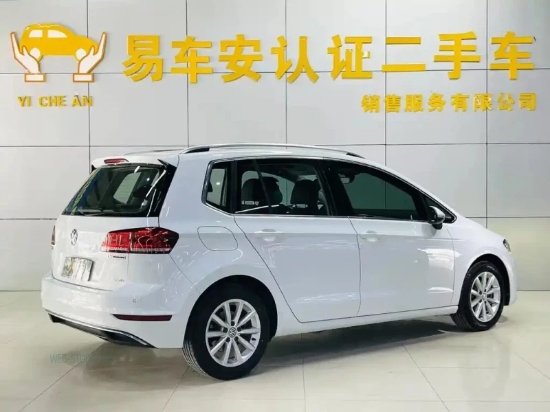 VOLKSWAGEN GOLF . SPORTSVAN