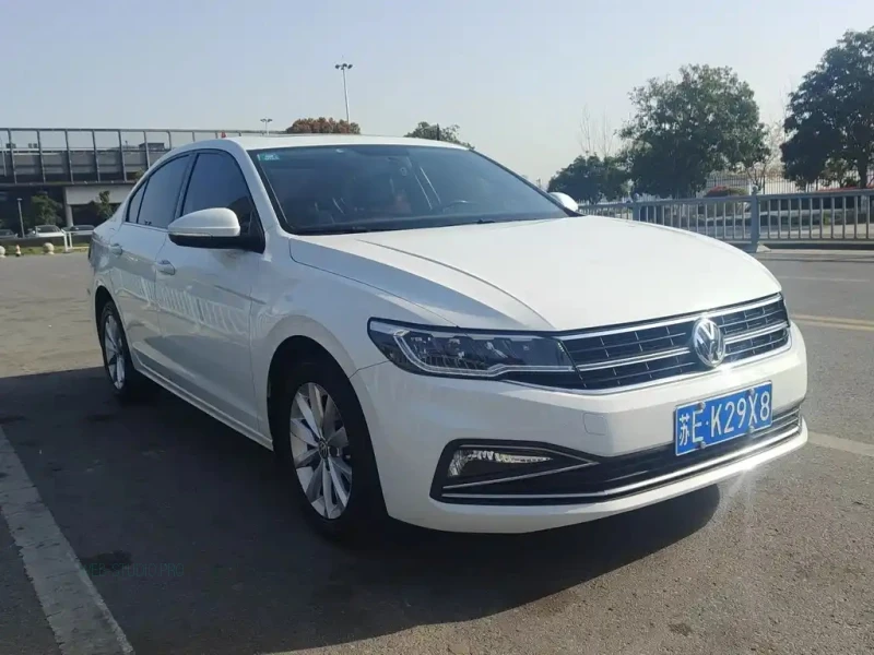 VOLKSWAGEN BORA