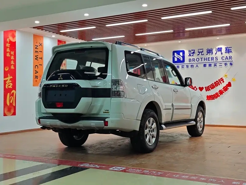 MITSUBISHI PAJERO IMPORT