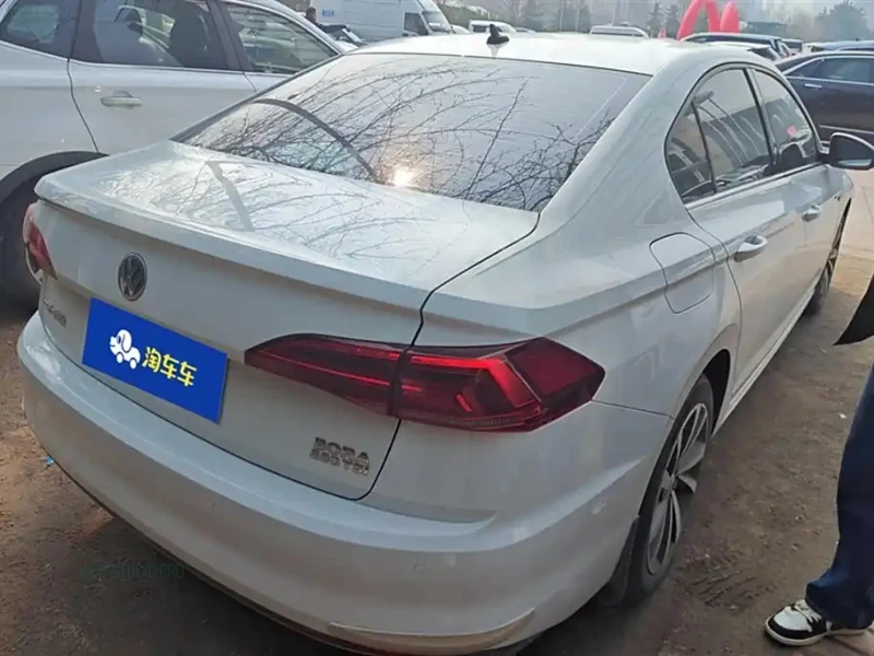 VOLKSWAGEN BORA