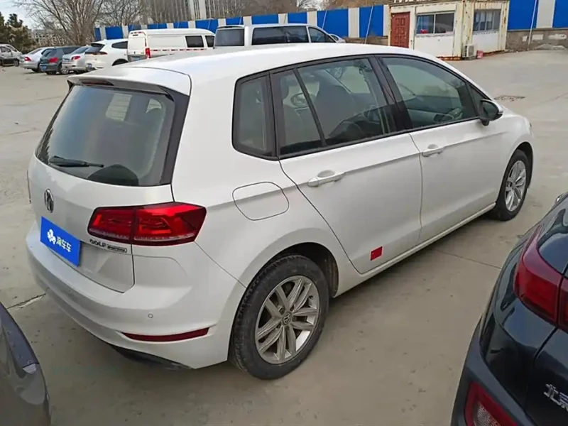 VOLKSWAGEN GOLF . SPORTSVAN