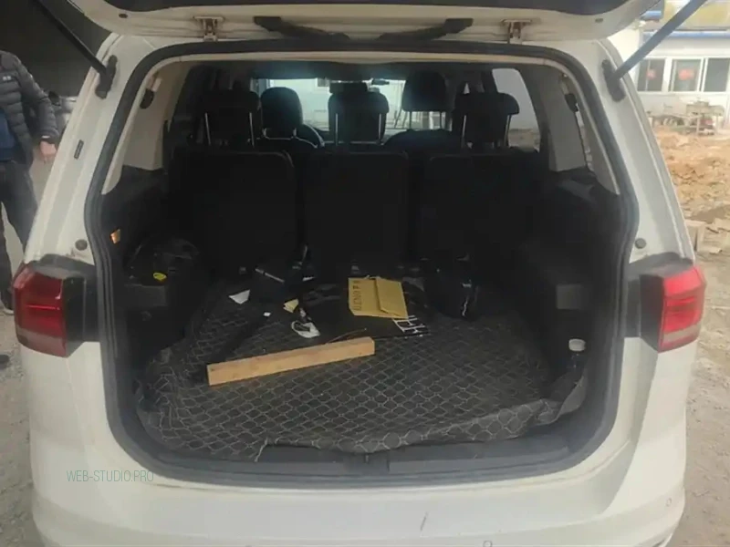 VOLKSWAGEN TOURAN