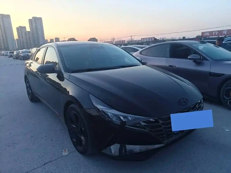 HYUNDAI ELANTRA