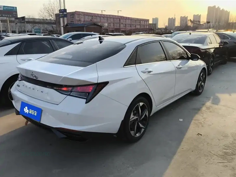 HYUNDAI ELANTRA