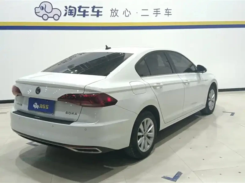 VOLKSWAGEN BORA