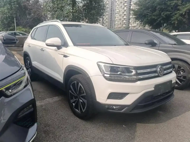 VOLKSWAGEN THARU
