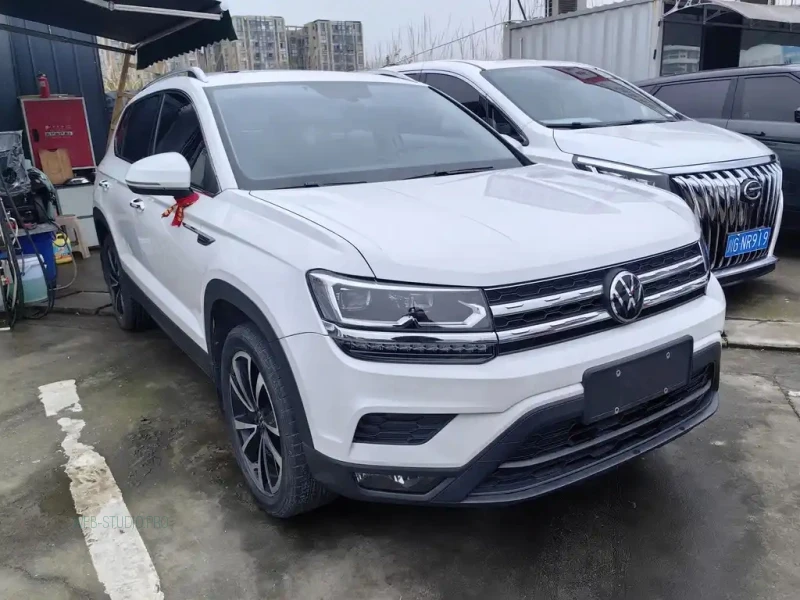 VOLKSWAGEN THARU