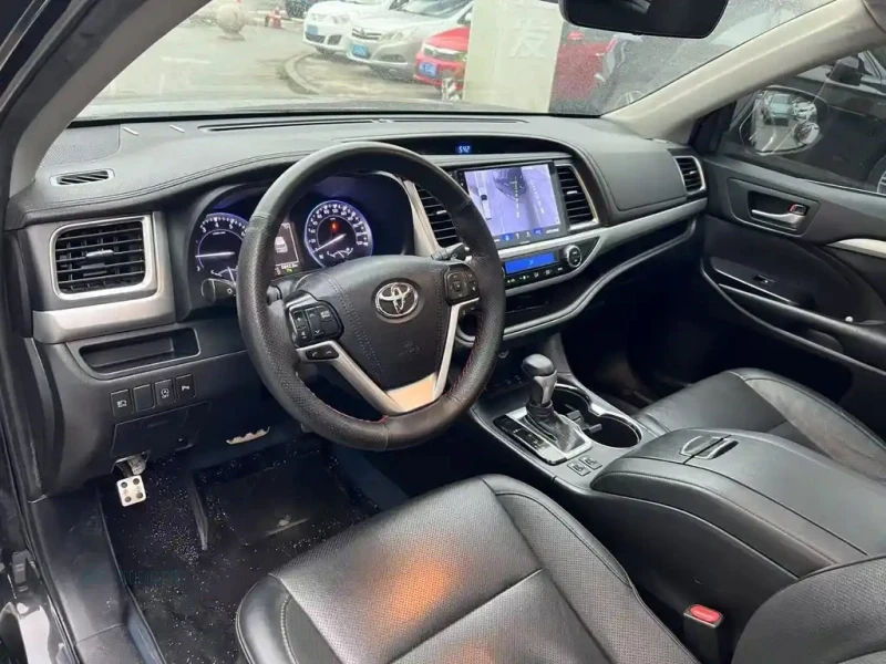 TOYOTA HIGHLANDER