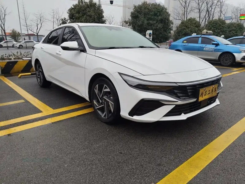 HYUNDAI ELANTRA