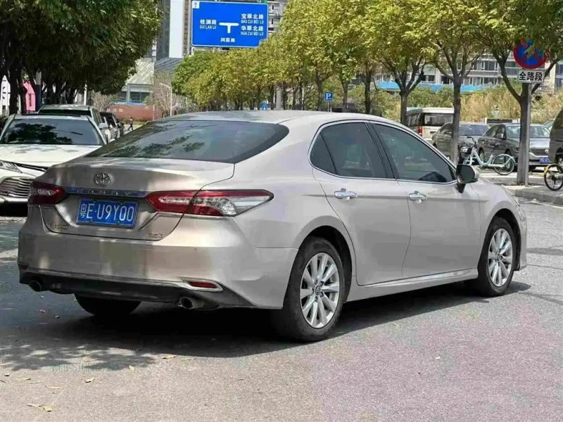TOYOTA CAMRY