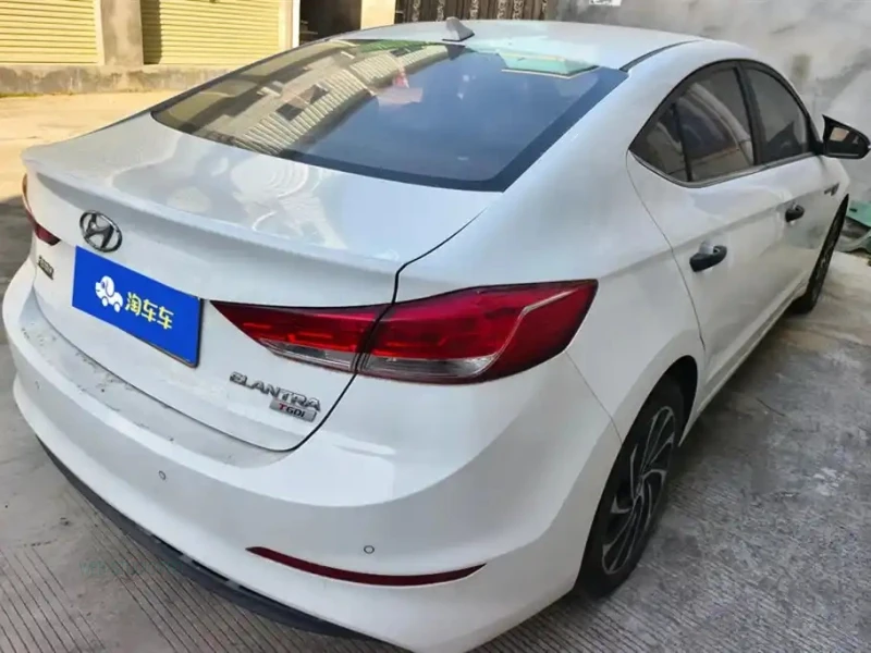 HYUNDAI ELANTRA