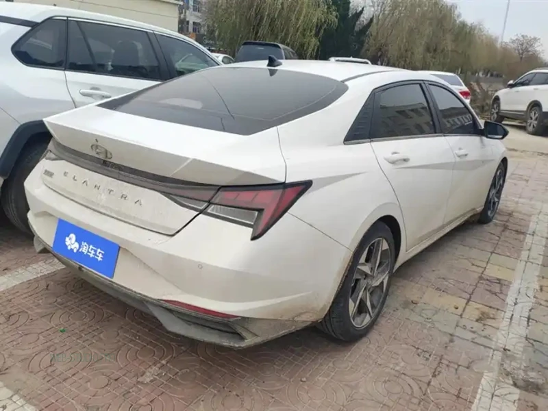 HYUNDAI ELANTRA