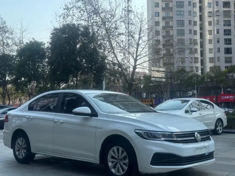 VOLKSWAGEN BORA