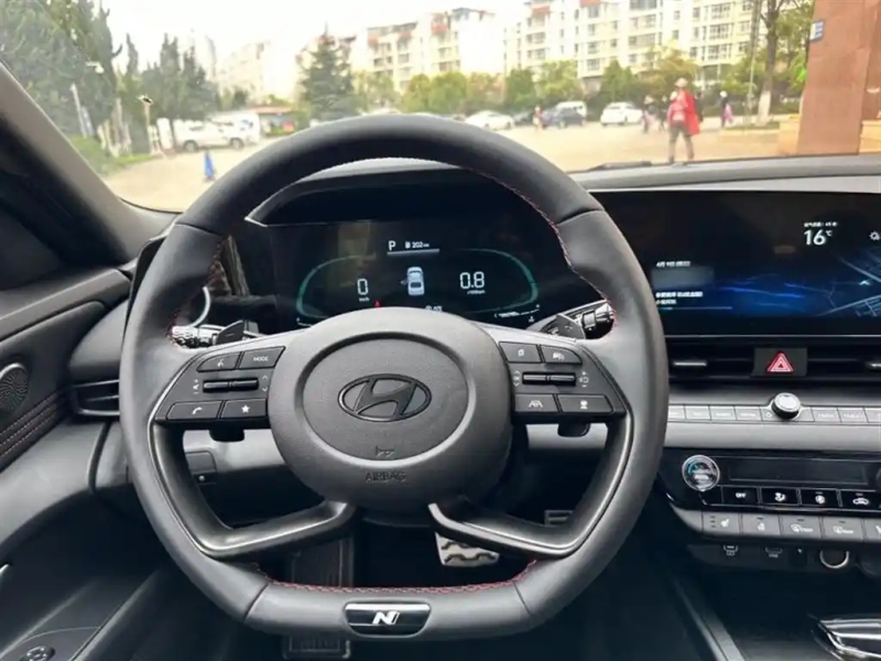 HYUNDAI ELANTRA