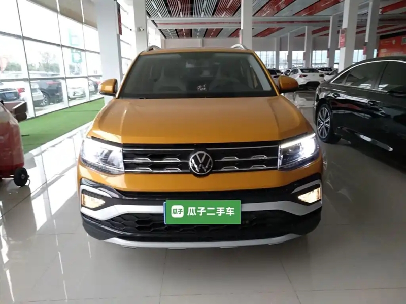VOLKSWAGEN T-CROSS