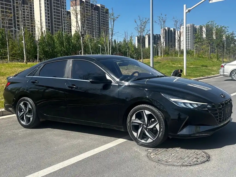 HYUNDAI ELANTRA