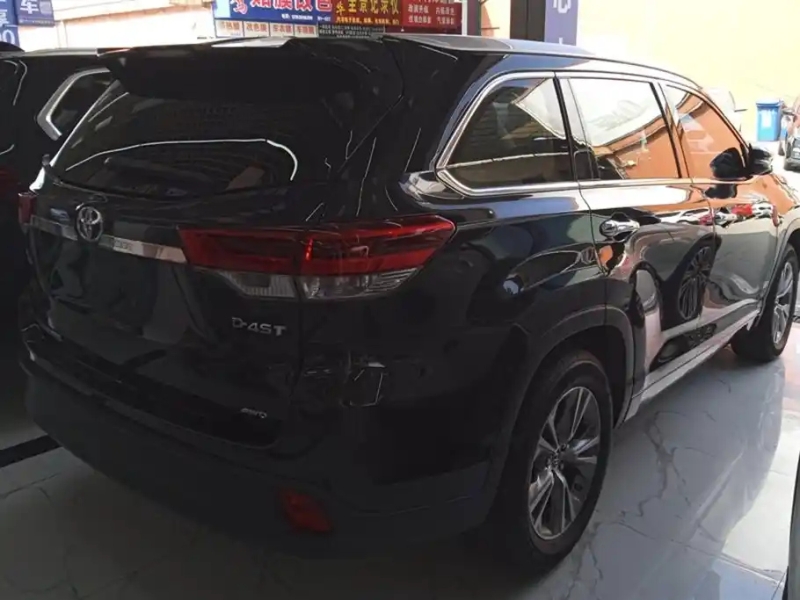 TOYOTA HIGHLANDER