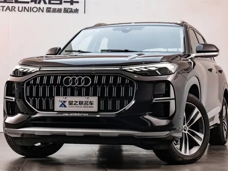 AUDI Q6