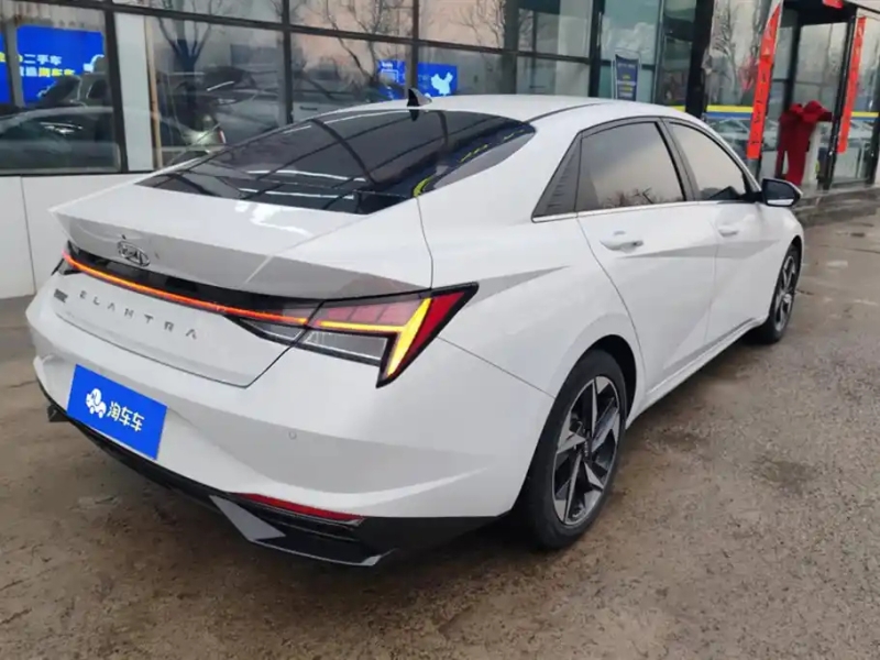 HYUNDAI ELANTRA