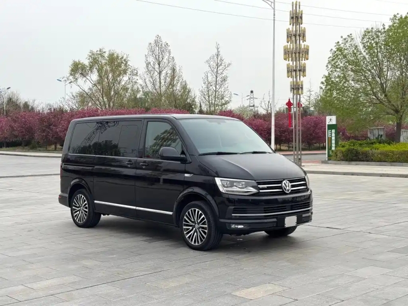 VOLKSWAGEN MULTIVAN