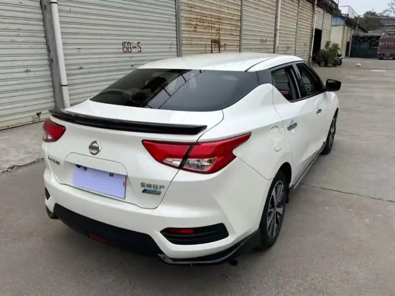 NISSAN LANNIA