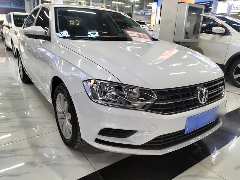 VOLKSWAGEN BORA