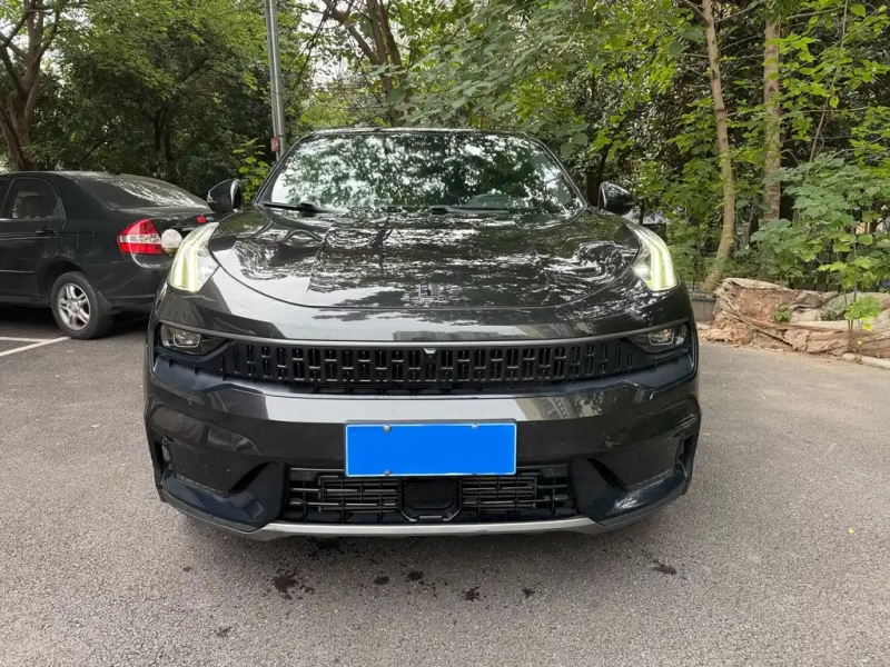 LYNK&CO 05