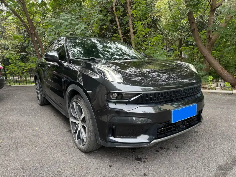 LYNK&CO 05