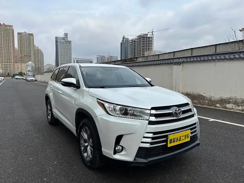 TOYOTA HIGHLANDER