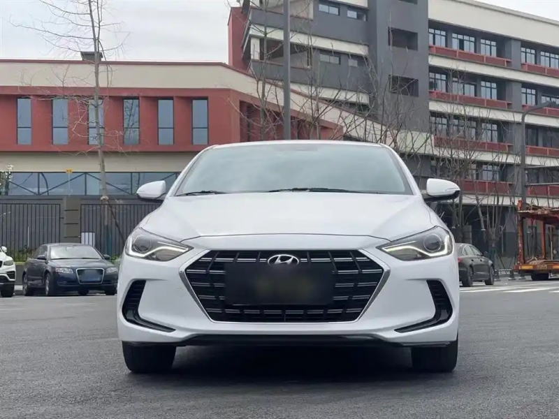 HYUNDAI ELANTRA
