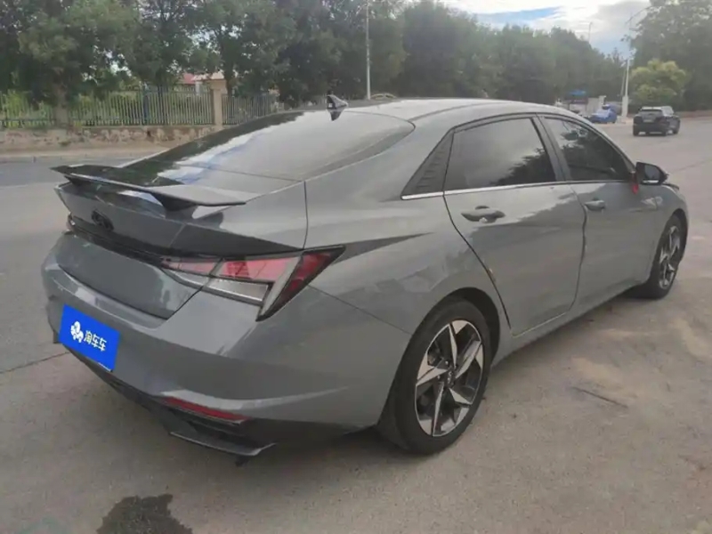 HYUNDAI ELANTRA