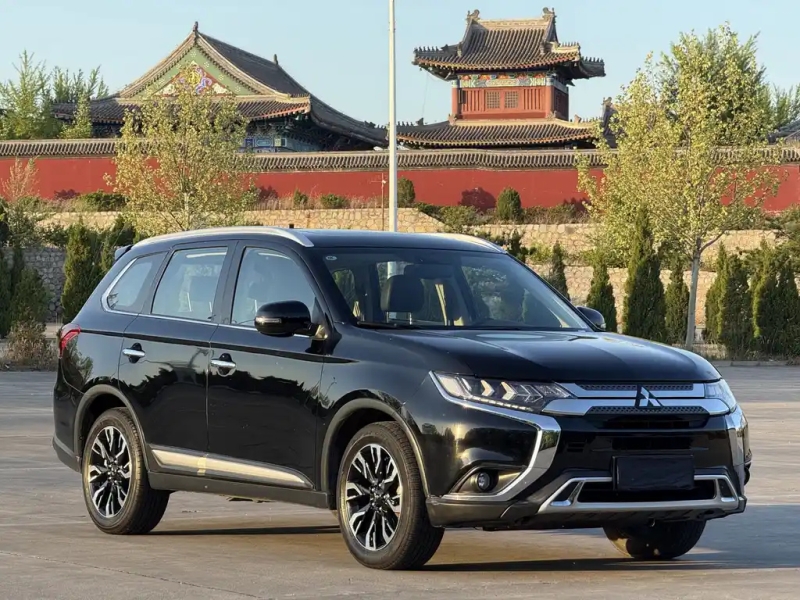 MITSUBISHI OUTLANDER