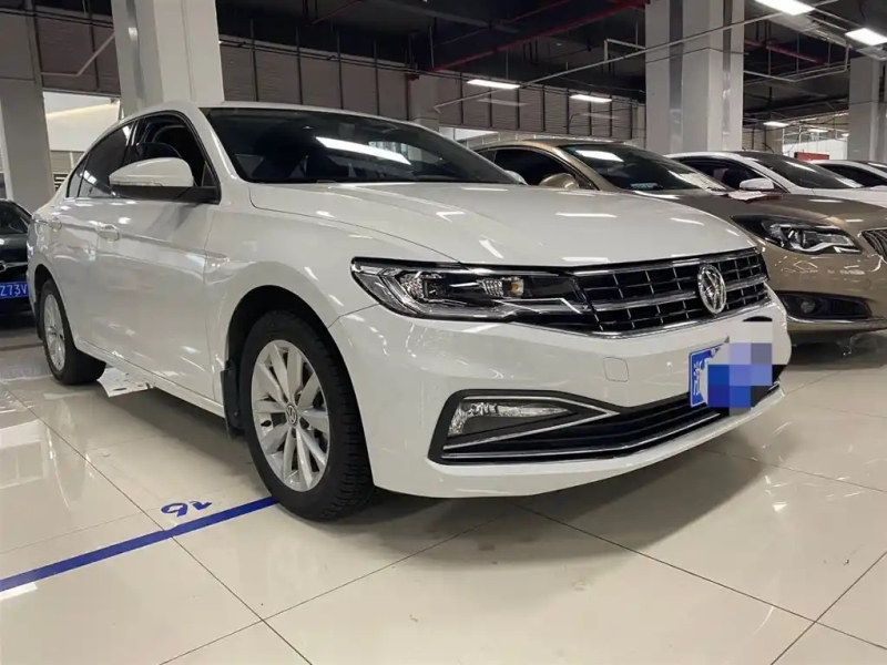 VOLKSWAGEN BORA