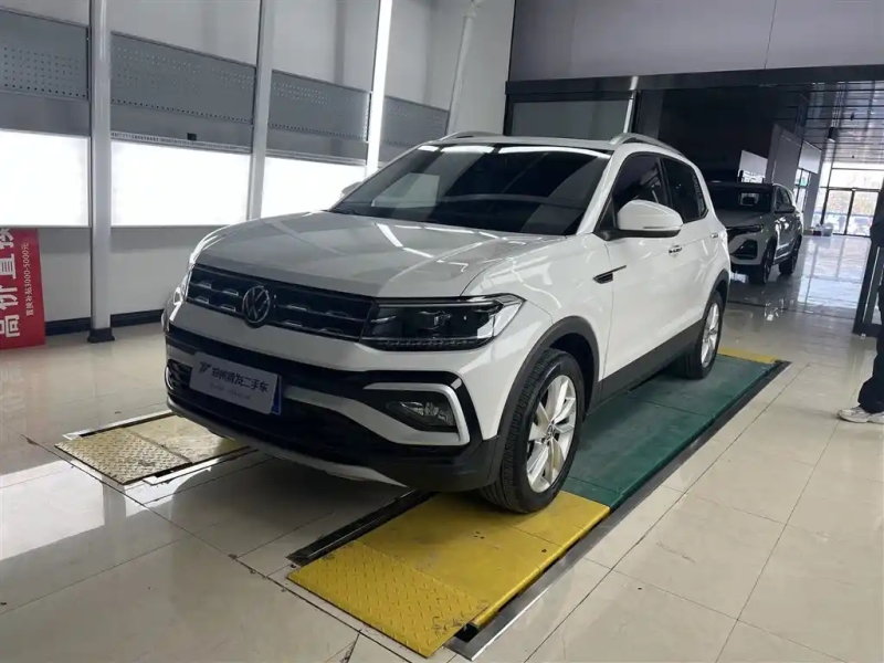 VOLKSWAGEN T-CROSS