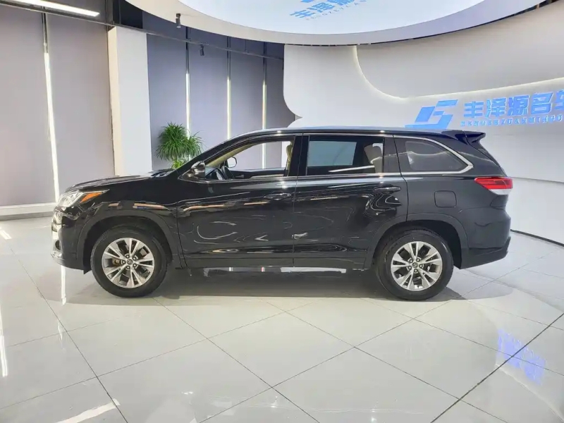 TOYOTA HIGHLANDER