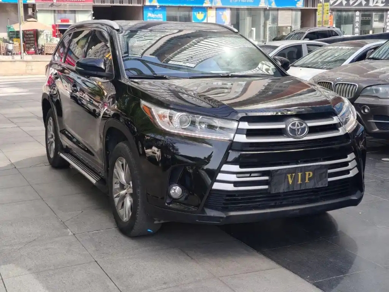 TOYOTA HIGHLANDER