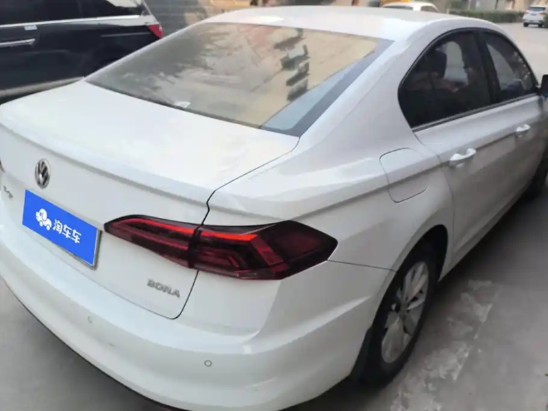 VOLKSWAGEN BORA