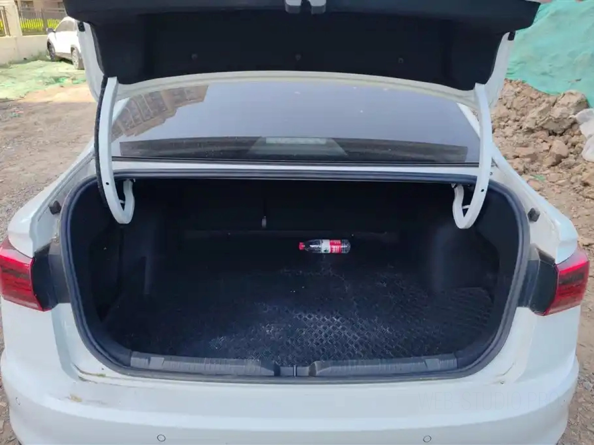 VOLKSWAGEN BORA