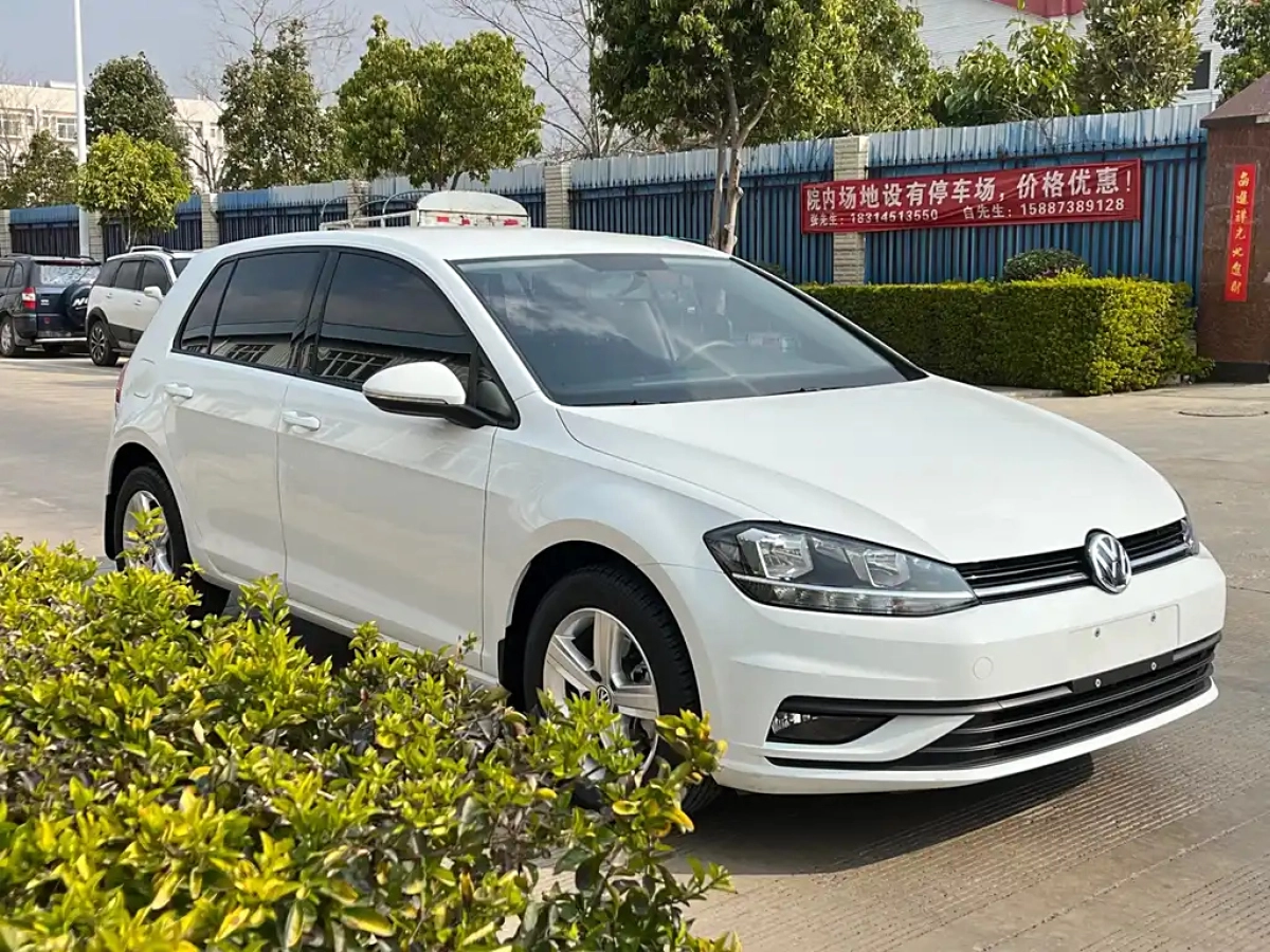 VOLKSWAGEN GOLF