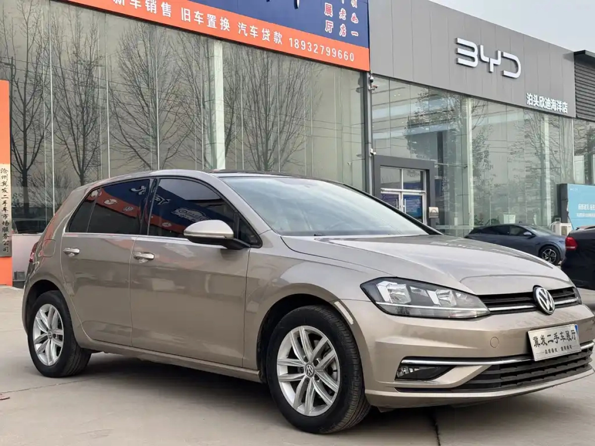 VOLKSWAGEN GOLF