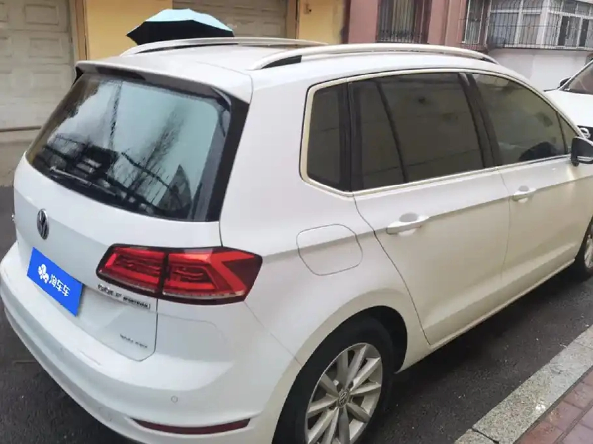 VOLKSWAGEN GOLF . SPORTSVAN