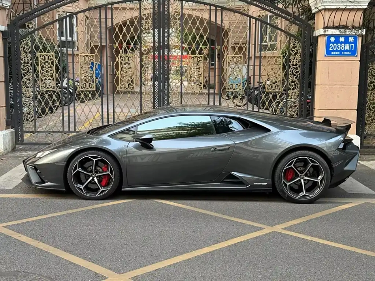 LAMBORGHINI HURACAN