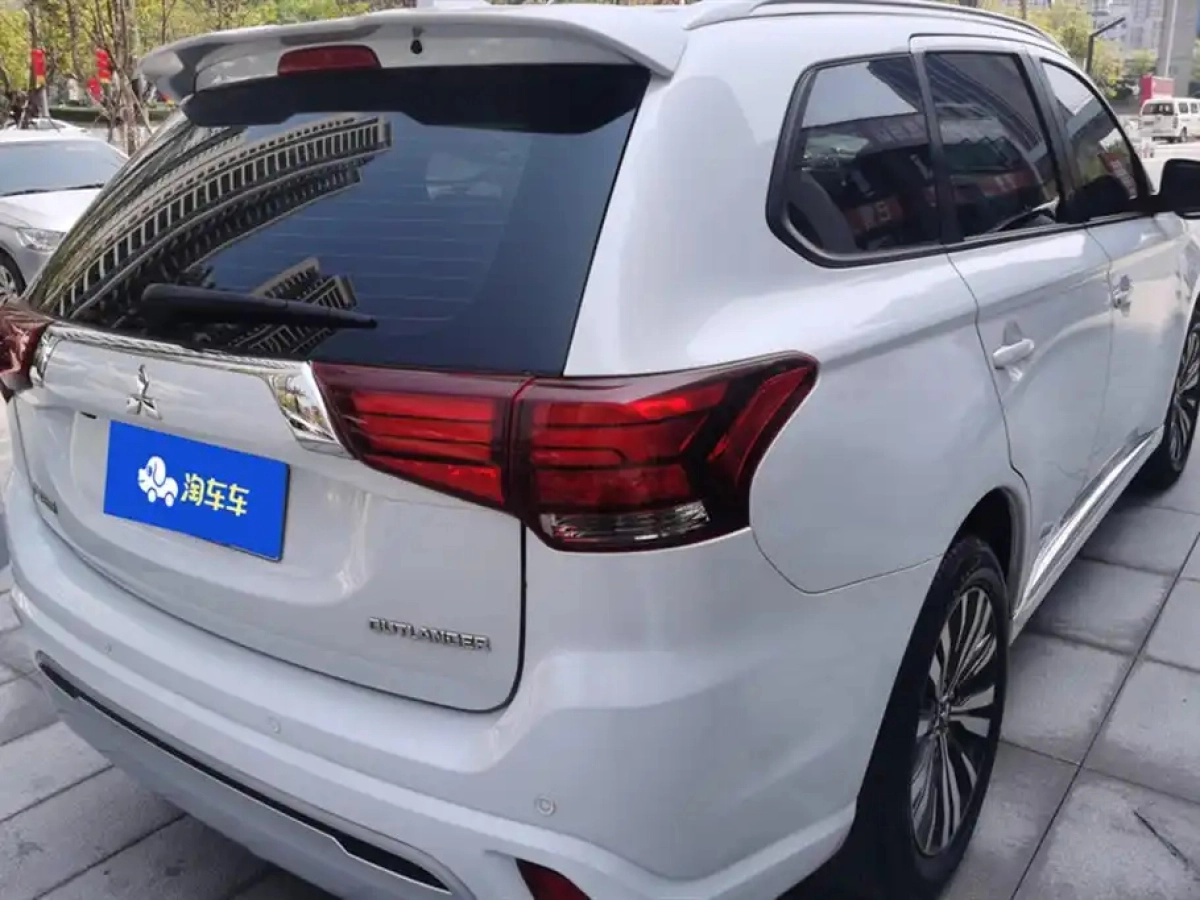 MITSUBISHI OUTLANDER